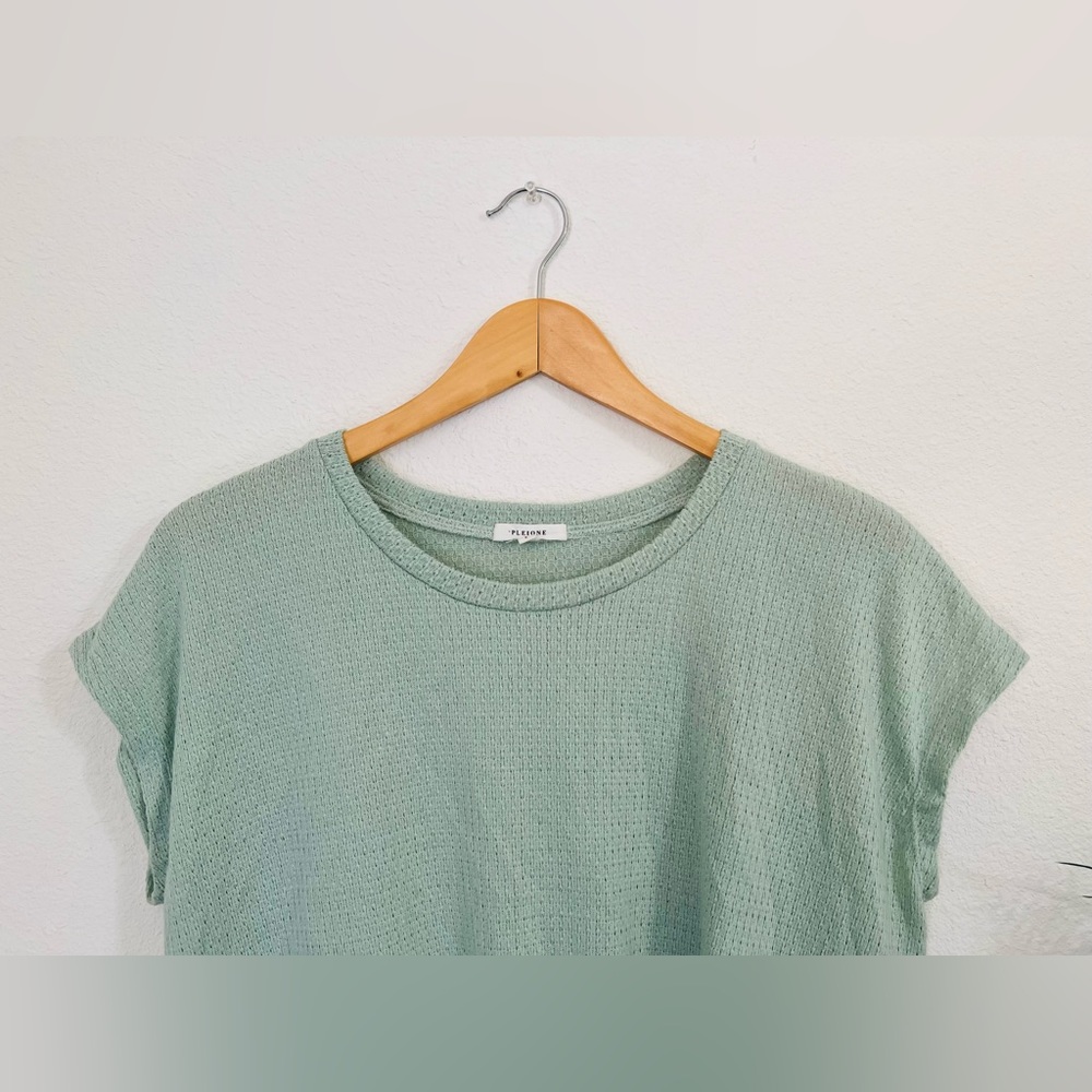 Pleione Women's Mint Green Twisted Hem Light Waffle Knit Top Size Large - Picture 2 of 8